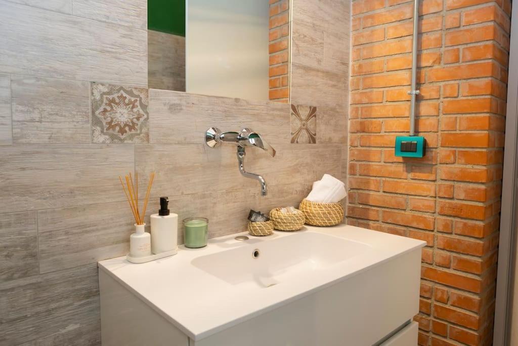 Canonica Brick Apartment Милано Екстериор снимка